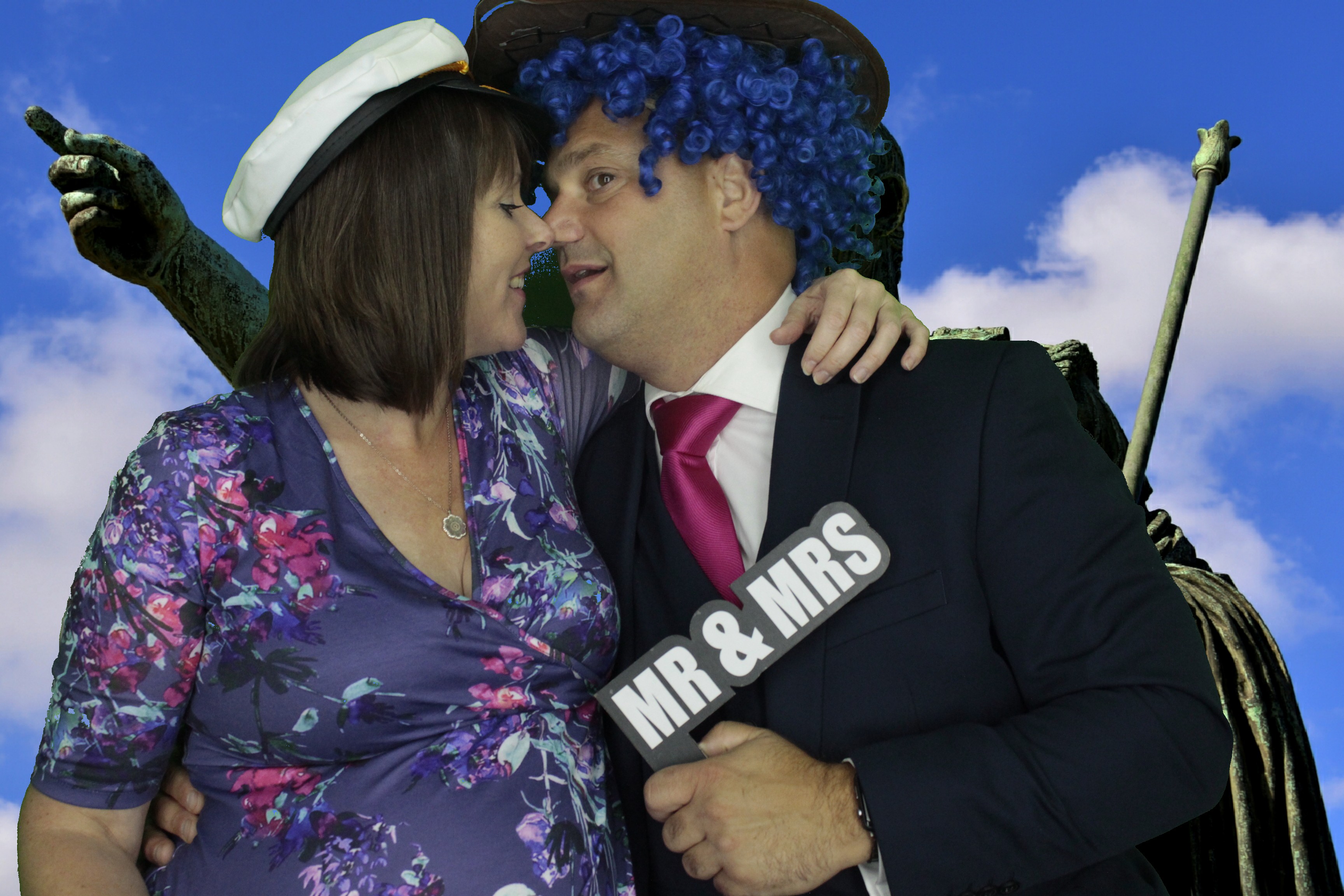 Nikki & Simon | View more photos from the event at gallery.myphotoboothexperience.co.uk/u/MyPhotoBoothExperienceLtd/Nikki-Simon